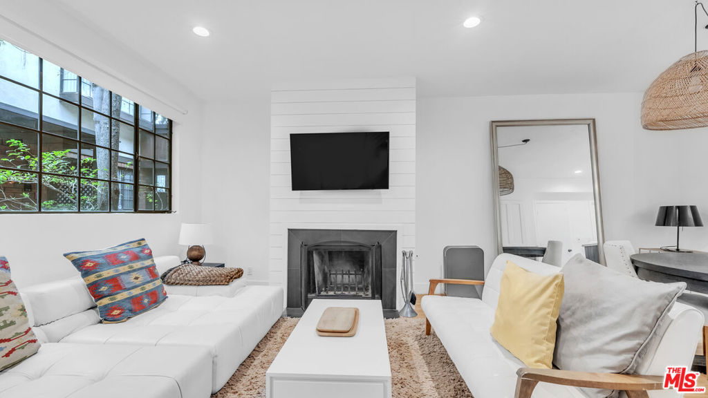 202 San Vicente Boulevard 15