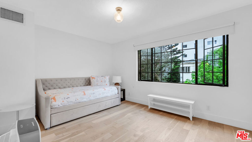 202 San Vicente Boulevard 15