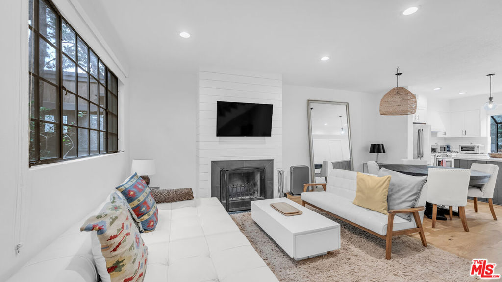 202 San Vicente Boulevard 15