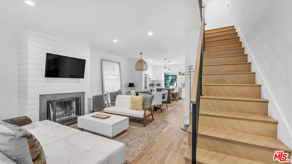 202 San Vicente Boulevard 15