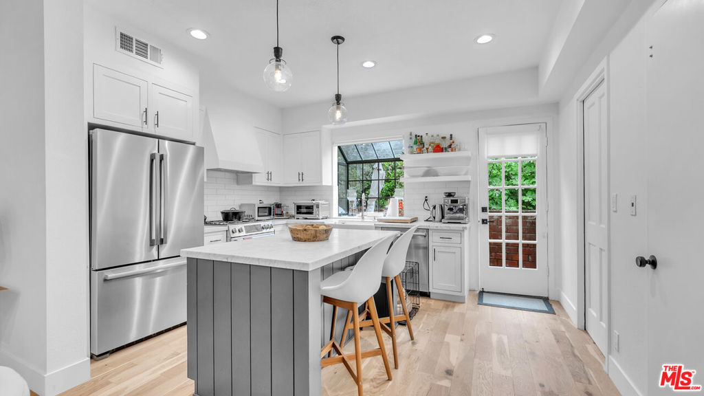 202 San Vicente Boulevard 15