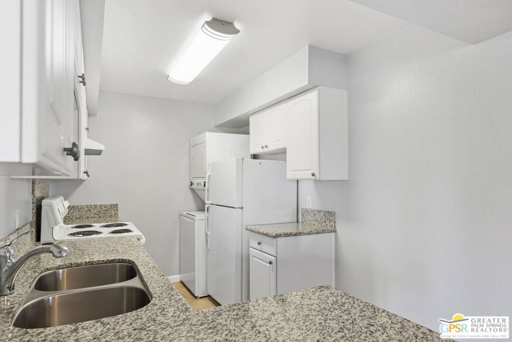 351 N Hermosa Drive 3A1