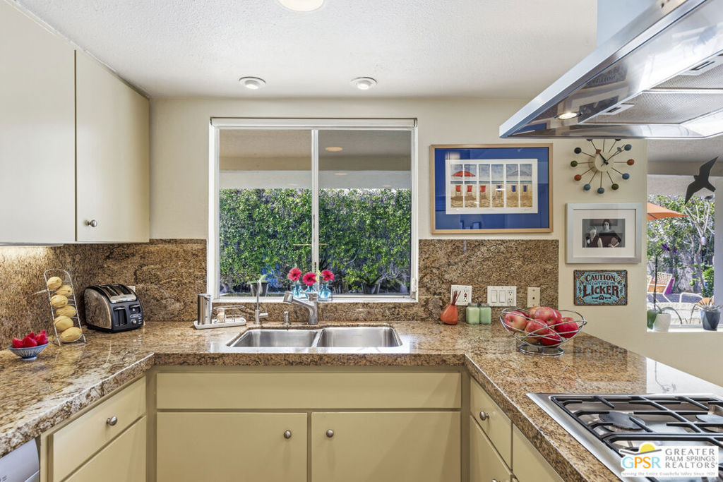 2607 S Calle Palo Fierro