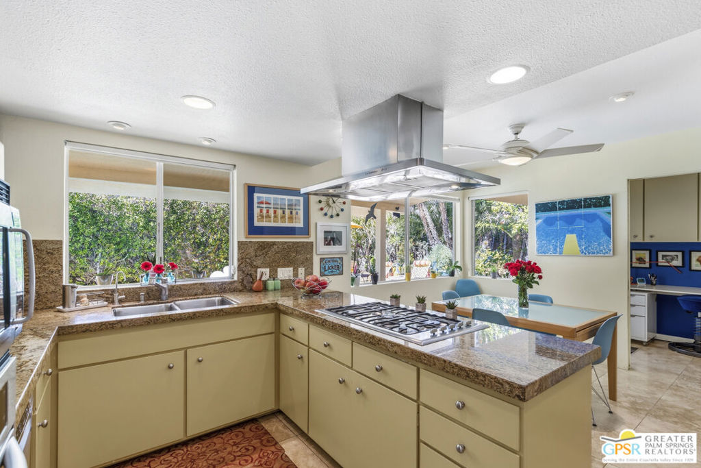 2607 S Calle Palo Fierro