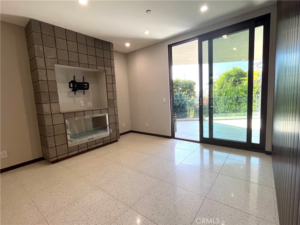 2155 Glenneyre Street