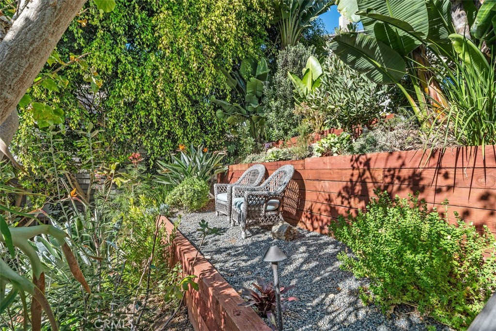 2480 Lomita Way