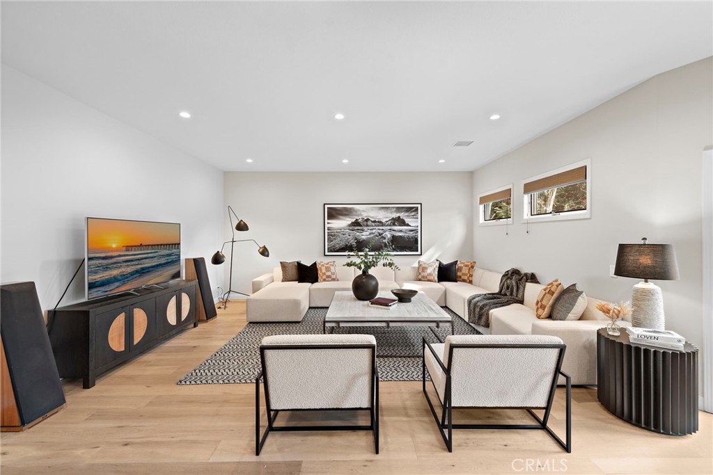 2335 Hillview Drive