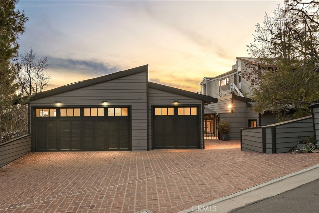2335 Hillview Drive