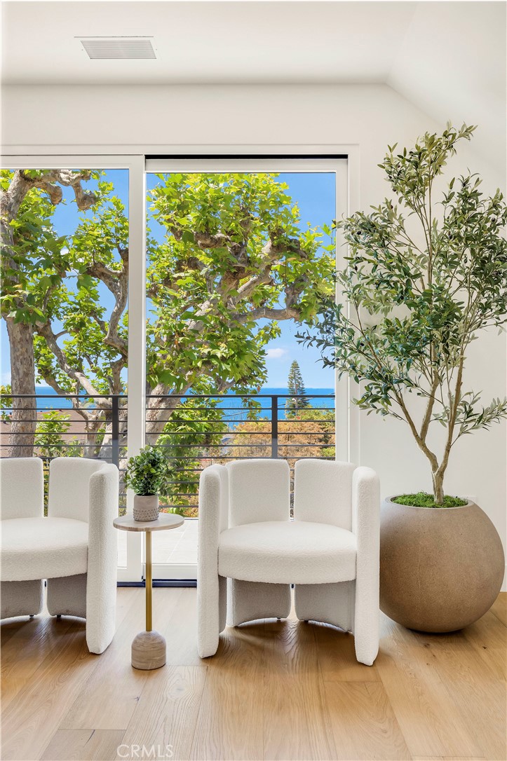 1759 Glenneyre Street