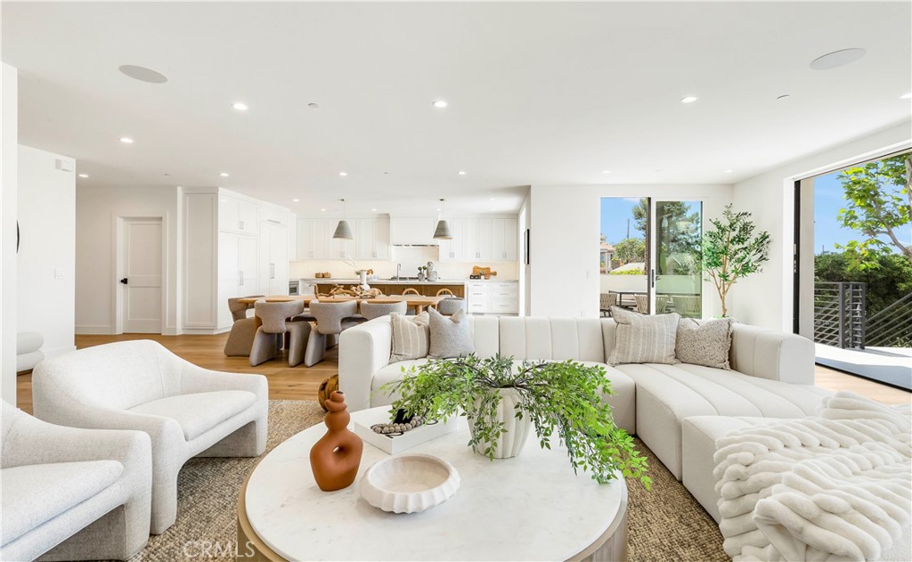 1759 Glenneyre Street