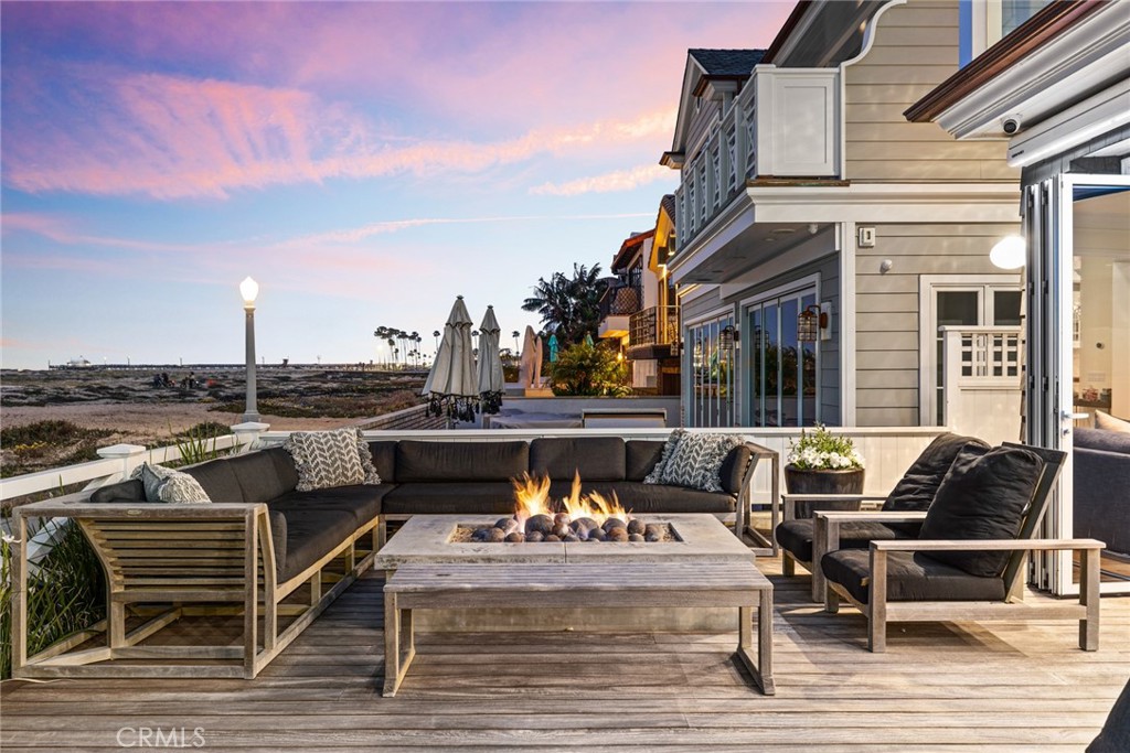 1217 E Balboa Boulevard