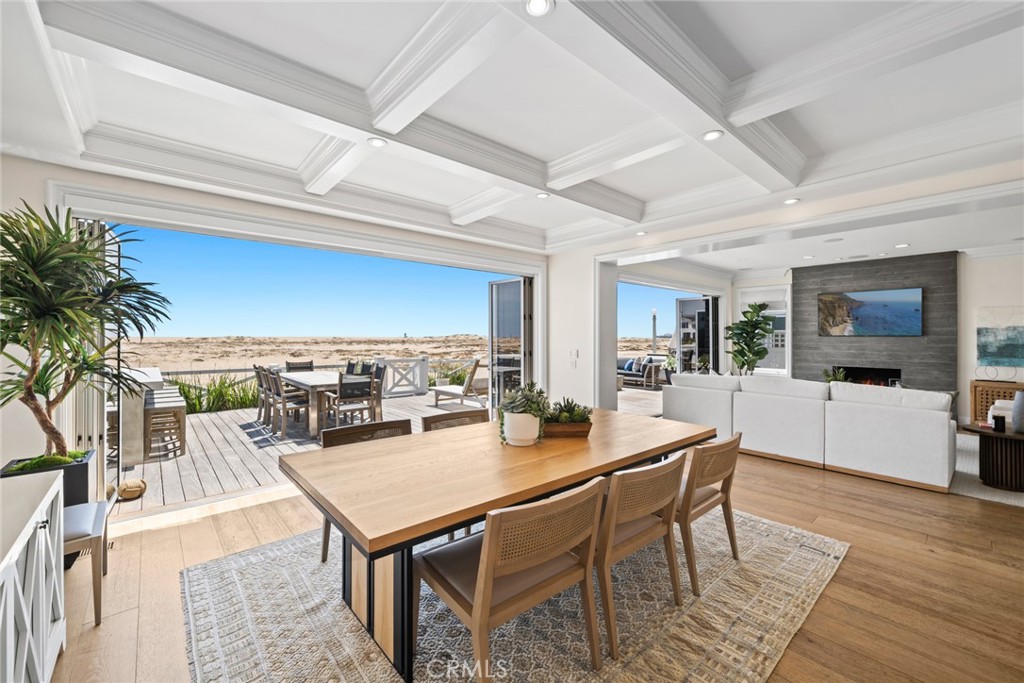 1217 E Balboa Boulevard