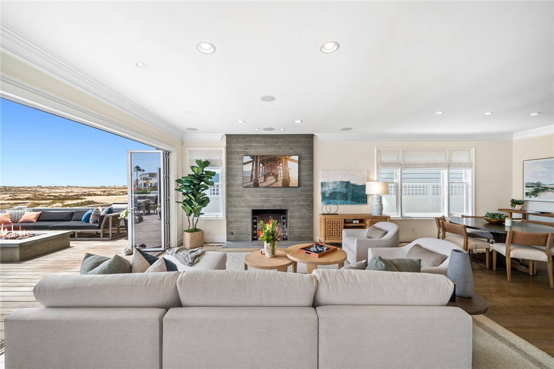 1217 E Balboa Boulevard