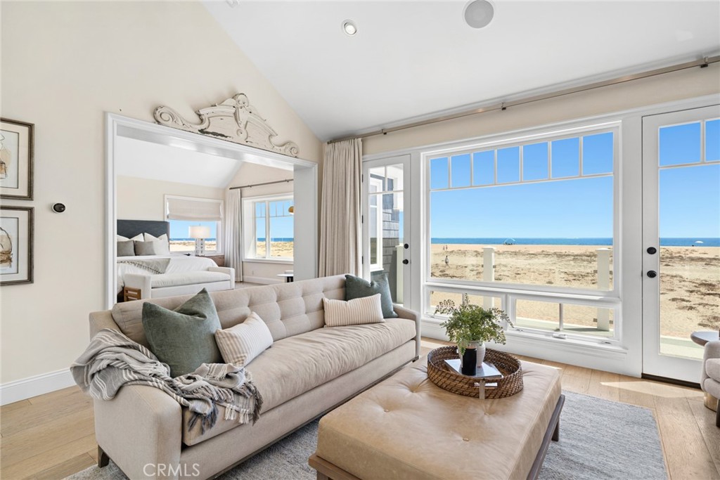 1217 E Balboa Boulevard