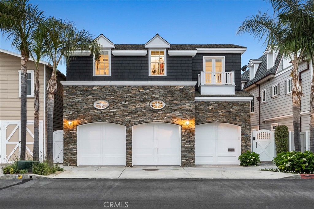 1217 E Balboa Boulevard