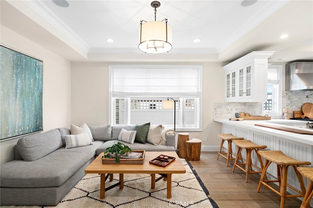 1217 E Balboa Boulevard