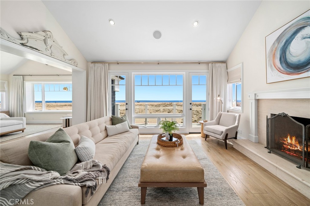 1217 E Balboa Boulevard