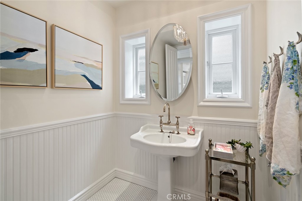 1217 E Balboa Boulevard