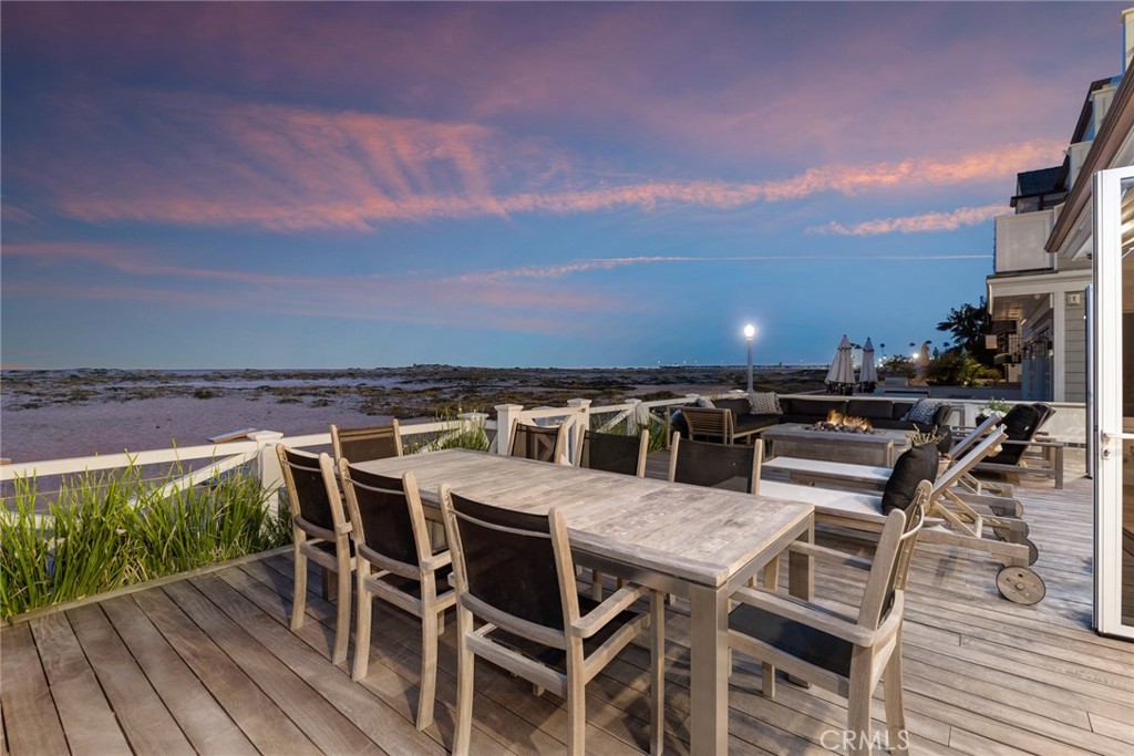 1217 E Balboa Boulevard