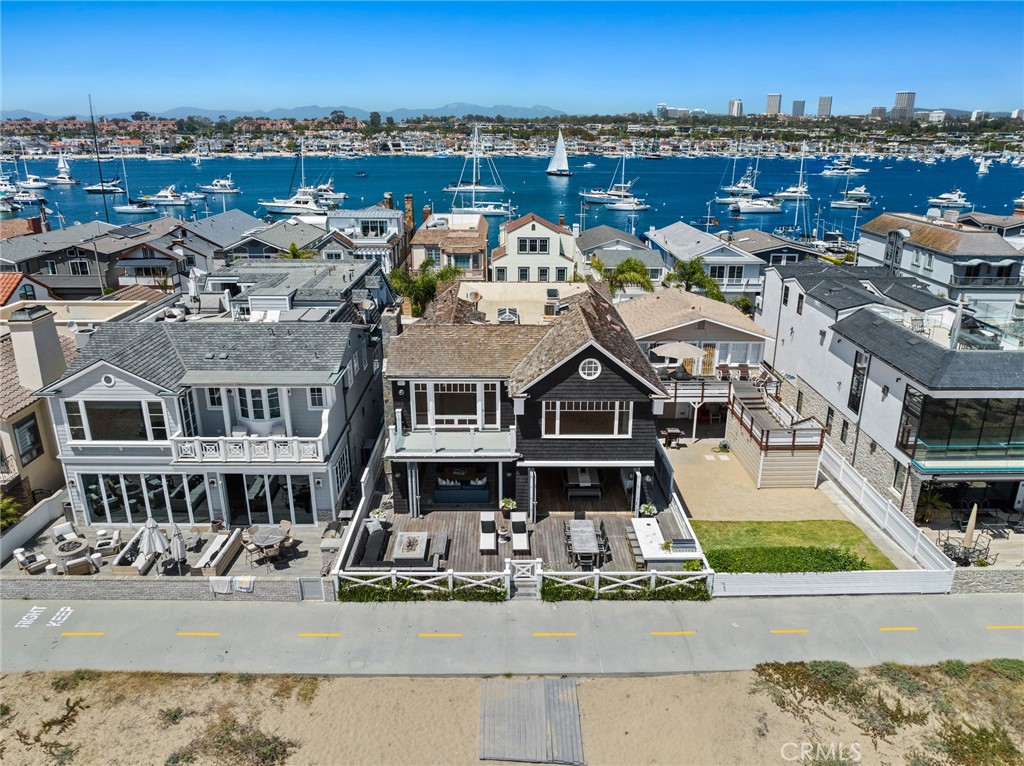 1217 E Balboa Boulevard