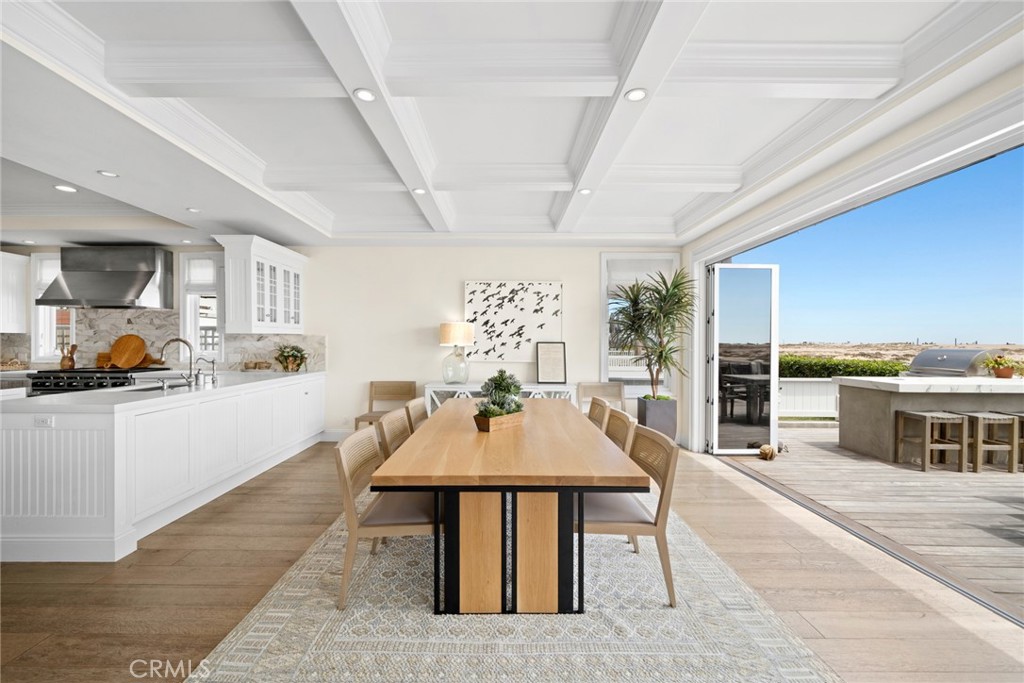 1217 E Balboa Boulevard