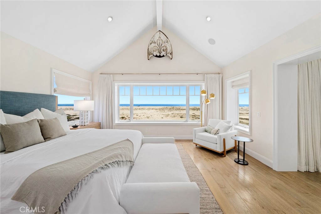 1217 E Balboa Boulevard