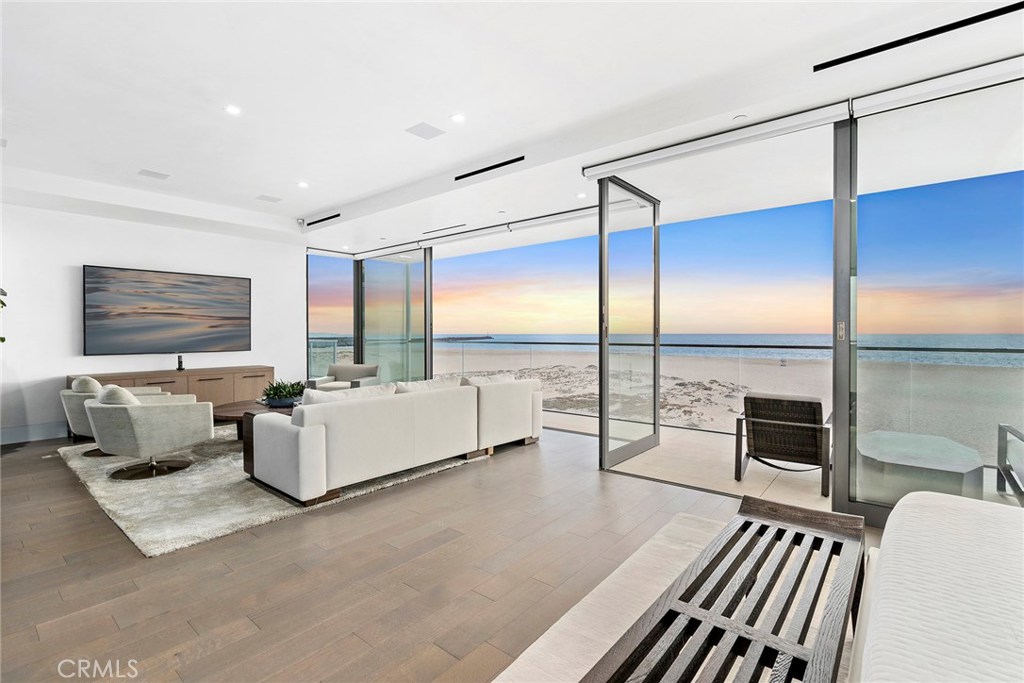 2108 E Oceanfront