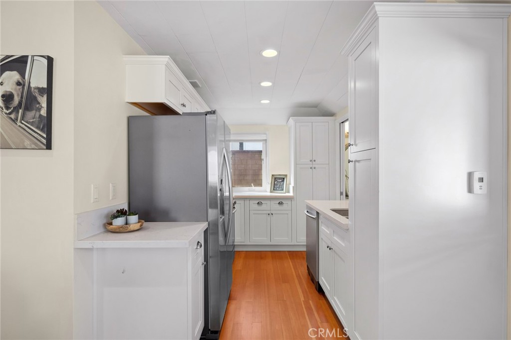 1018 E Balboa Boulevard