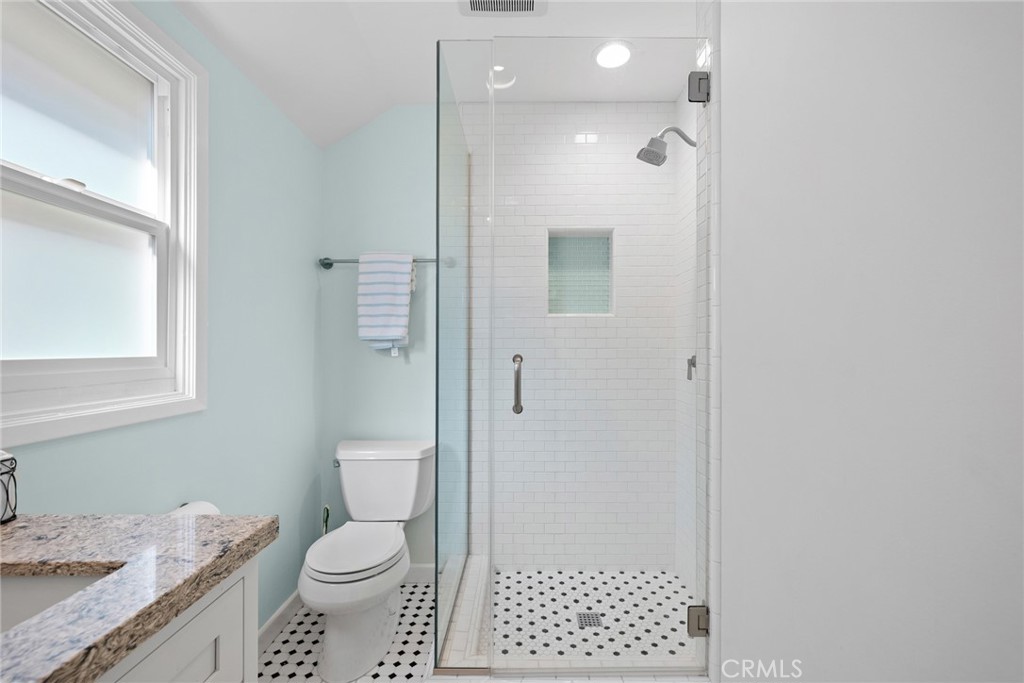 1018 E Balboa Boulevard