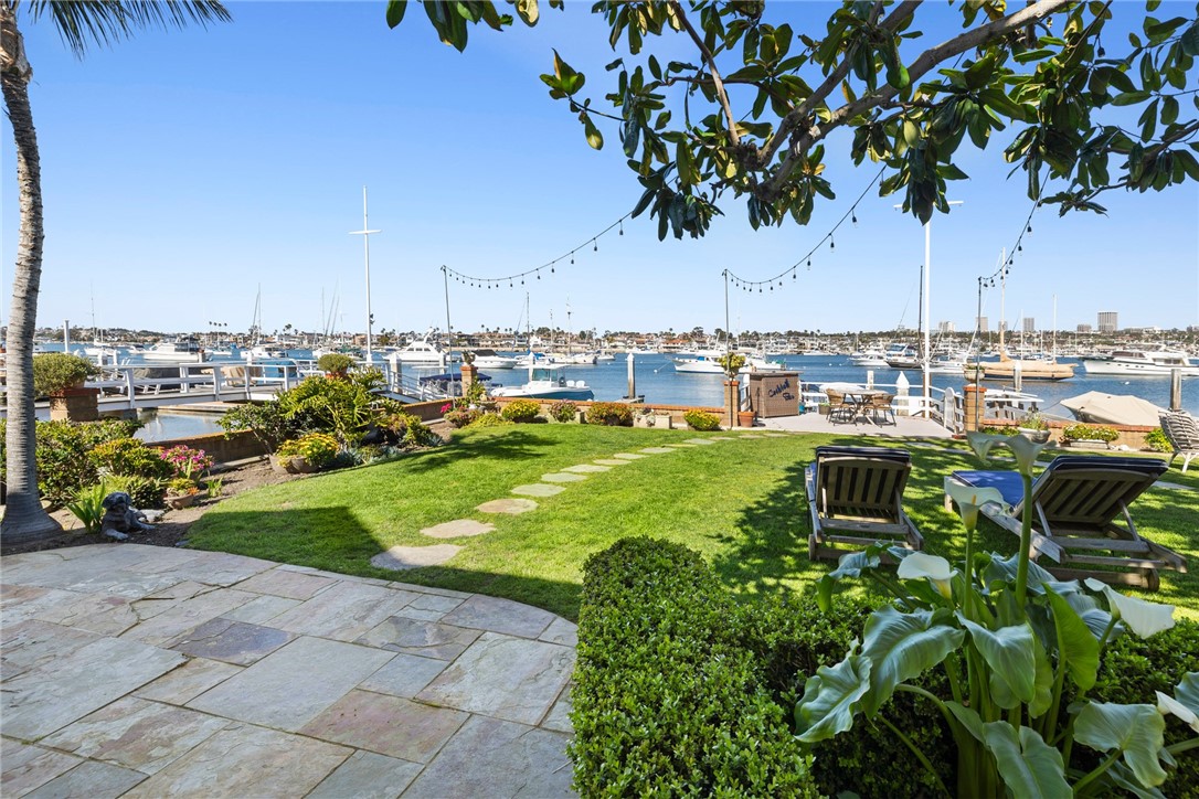 1018 E Balboa Boulevard