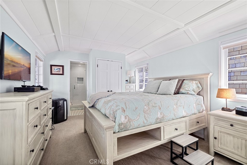 1018 E Balboa Boulevard