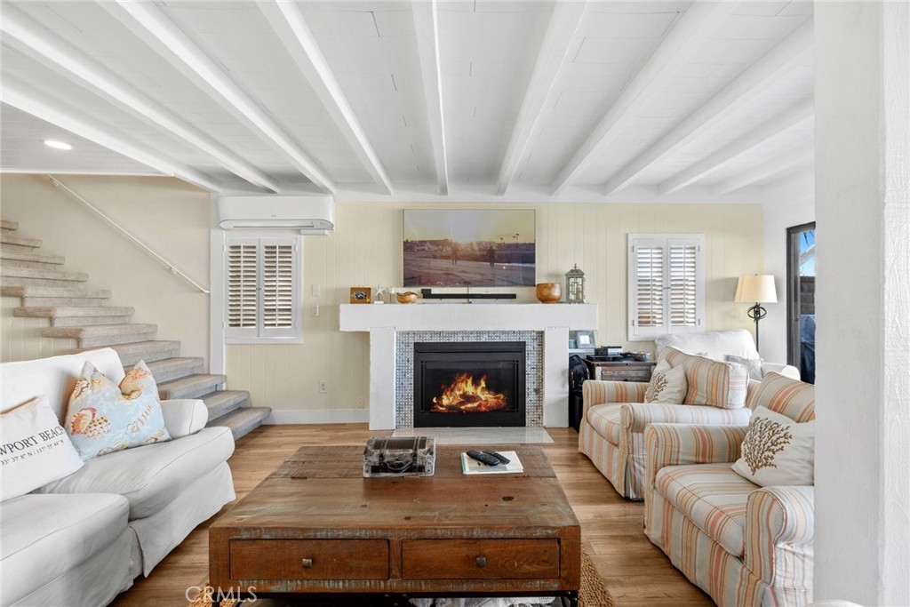 1018 E Balboa Boulevard