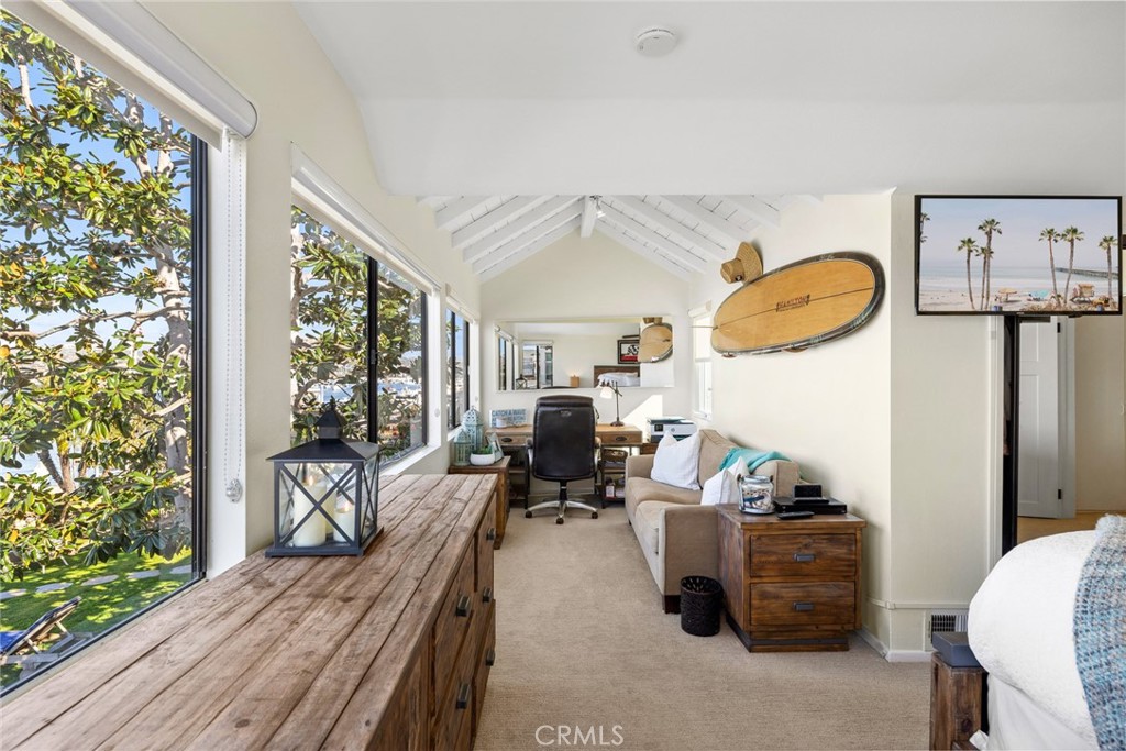 1018 E Balboa Boulevard