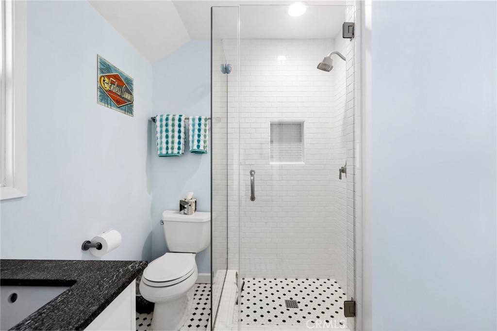 1018 E Balboa Boulevard