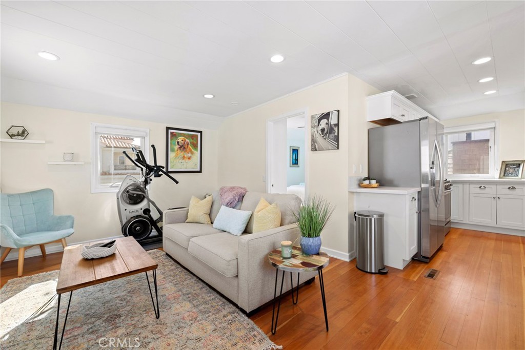 1018 E Balboa Boulevard