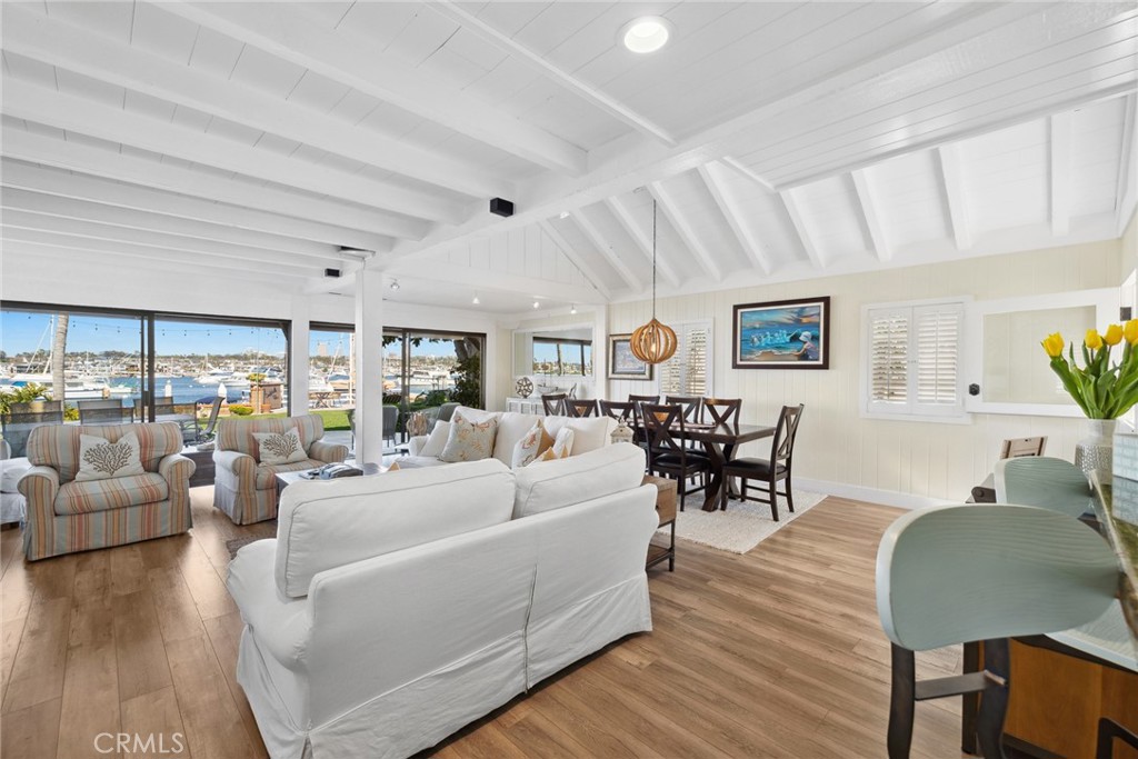 1018 E Balboa Boulevard