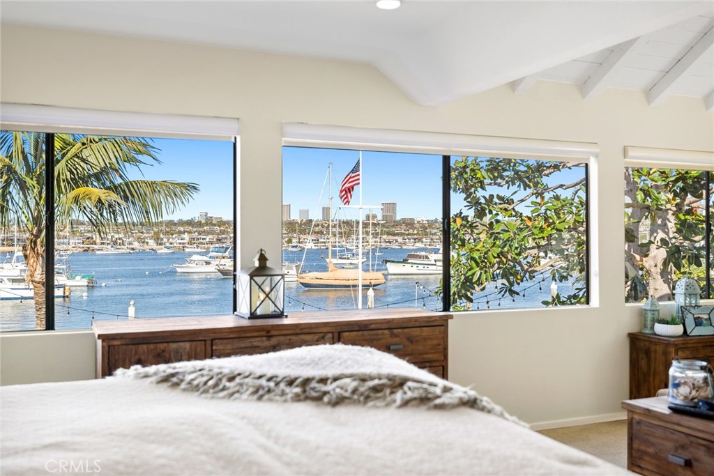 1018 E Balboa Boulevard