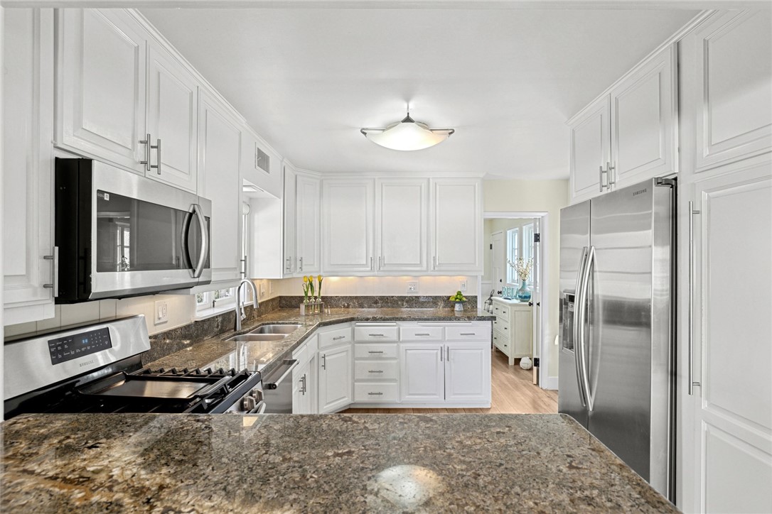 1018 E Balboa Boulevard