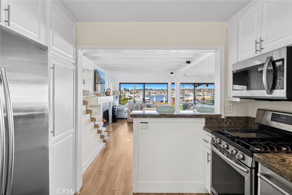 1018 E Balboa Boulevard