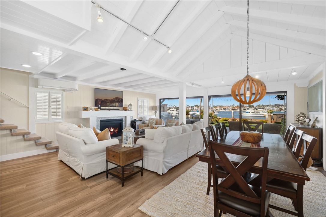 1018 E Balboa Boulevard