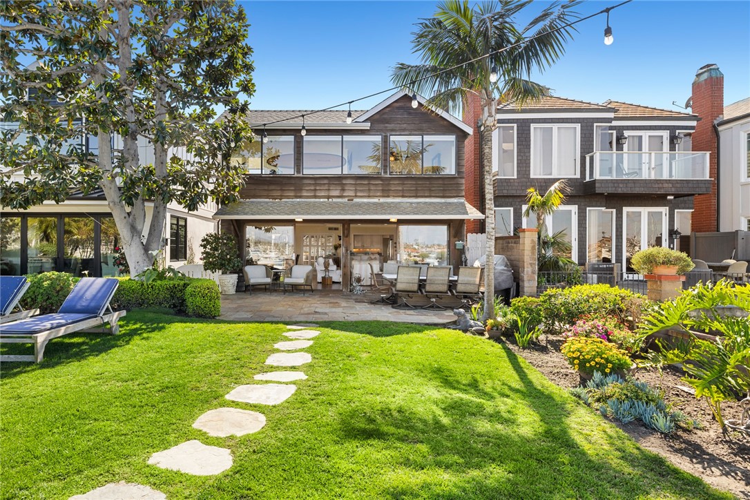 1018 E Balboa Boulevard