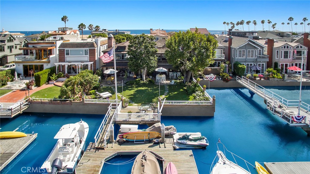 1018 E Balboa Boulevard