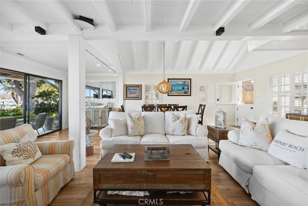 1018 E Balboa Boulevard