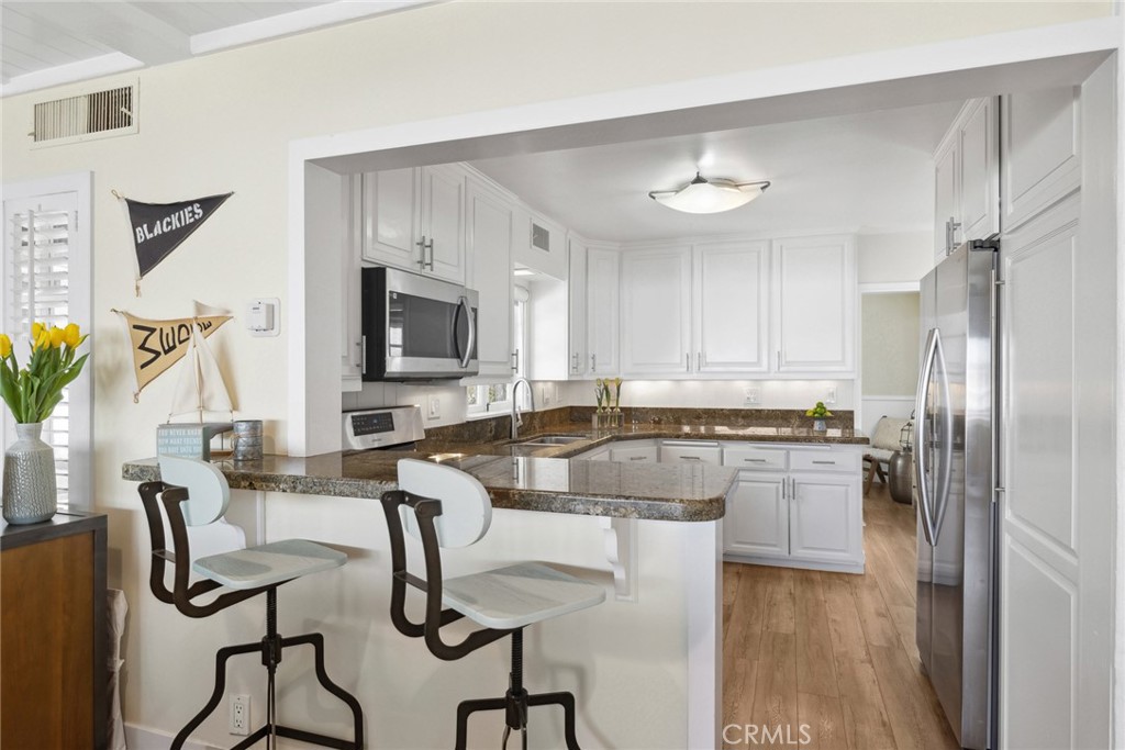 1018 E Balboa Boulevard