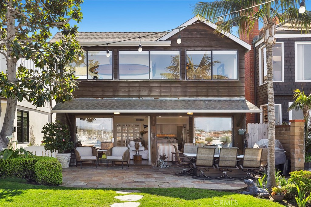 1018 E Balboa Boulevard