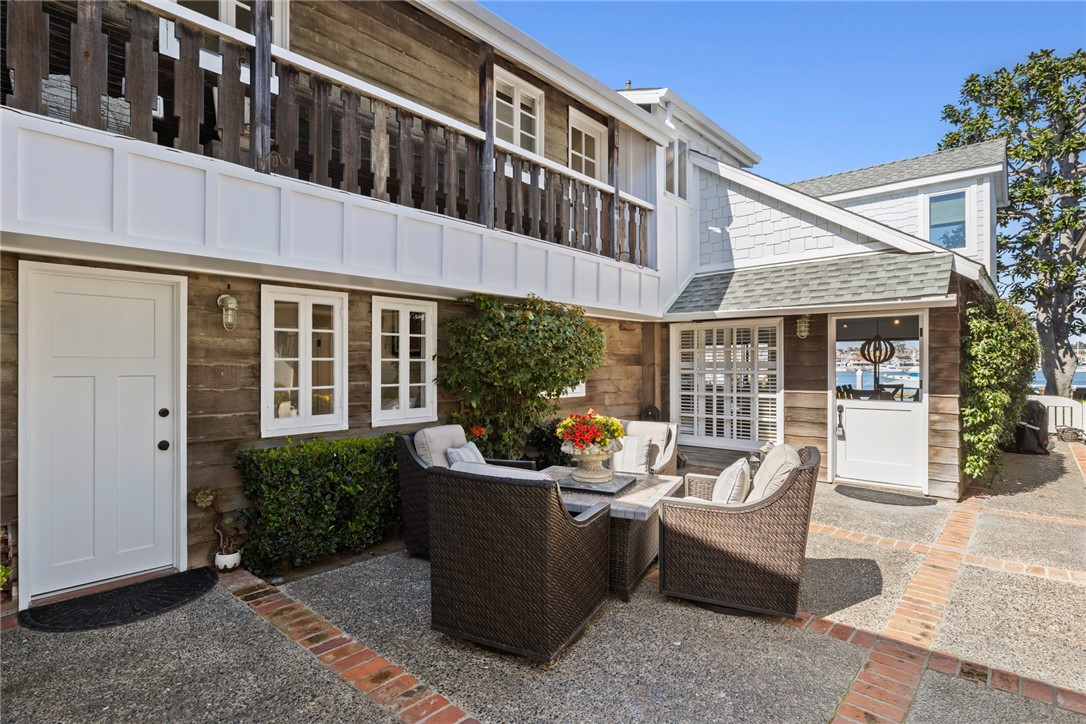 1018 E Balboa Boulevard