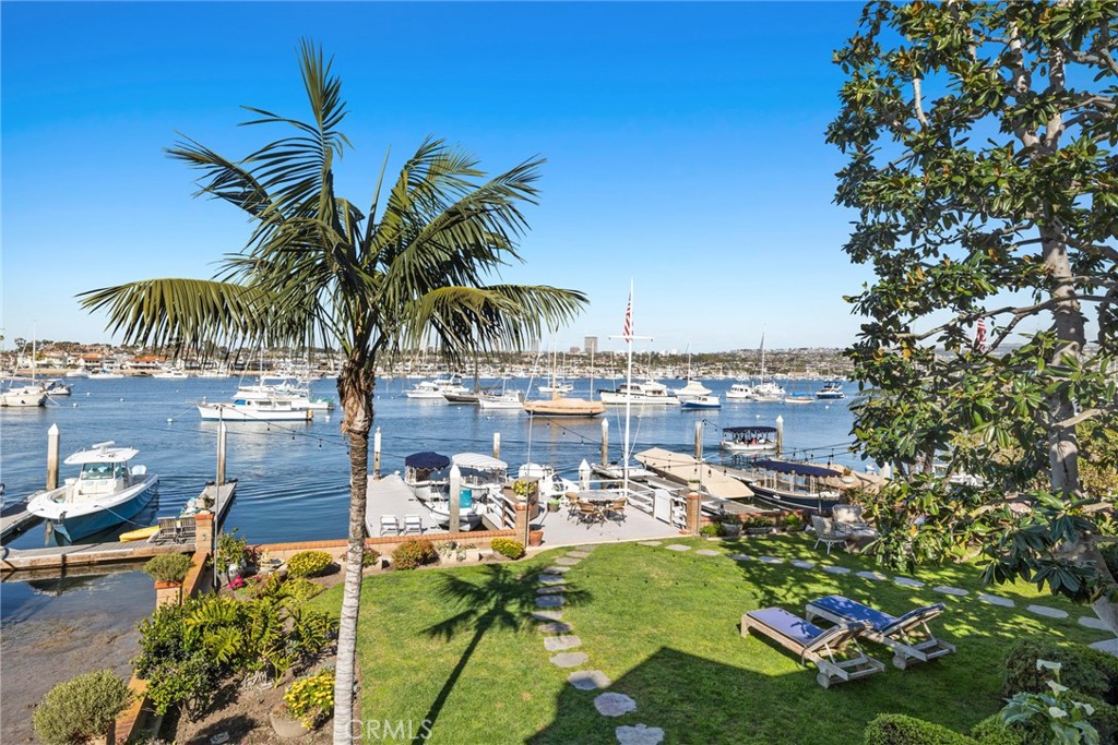 1018 E Balboa Boulevard