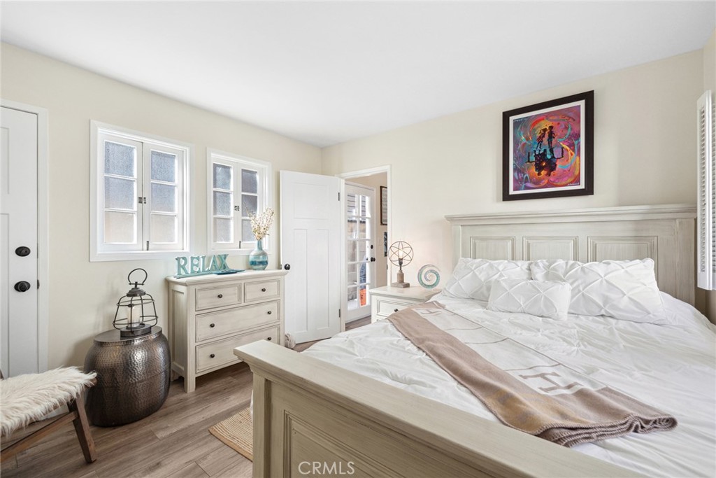 1018 E Balboa Boulevard