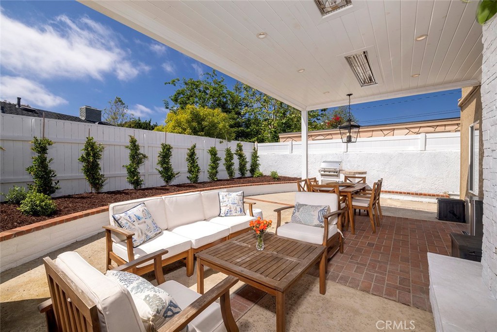 1631 Irvine Avenue E