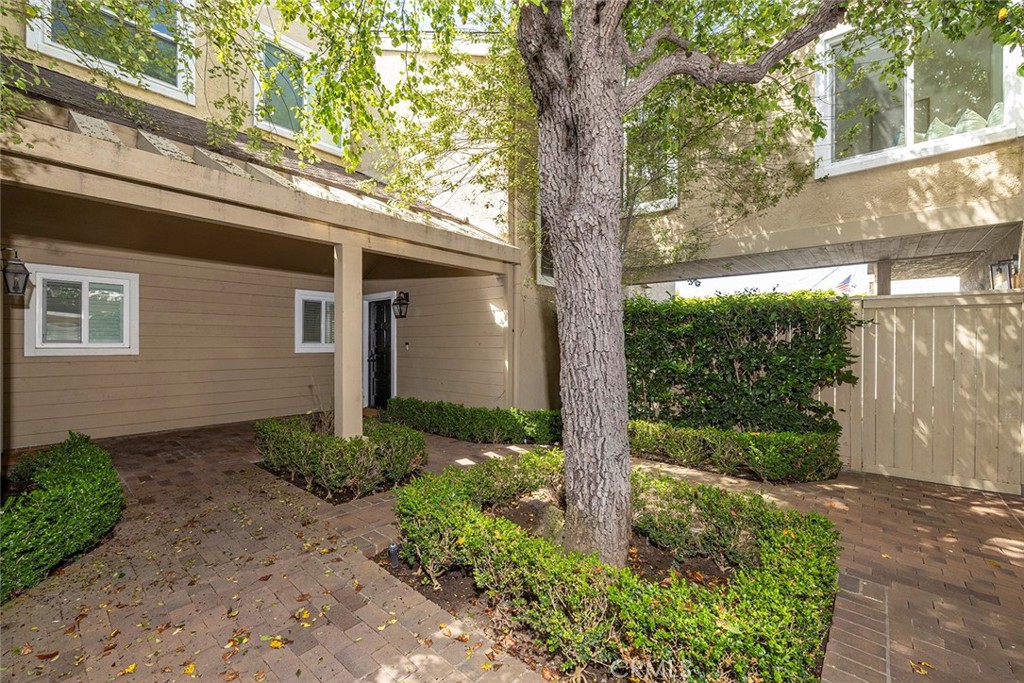 1631 Irvine Avenue E